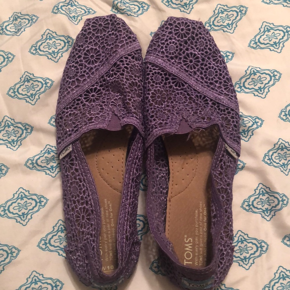 Size 10 purple lace Toms